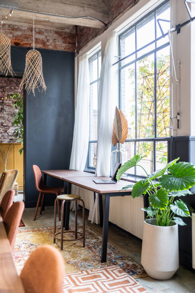 Creatieve studio in Burgum met warme en stoere inrichting in de oude melkfabriek