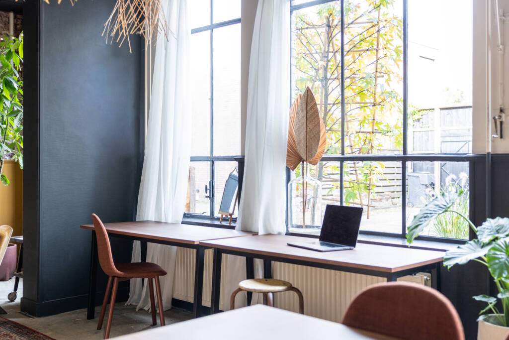 Sfeervolle werkruimte in Friesland voor coaching, flexwerken en brainstormsessies